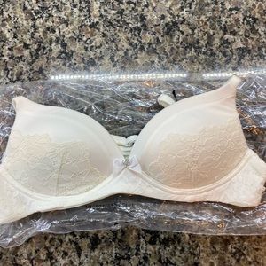 Victoria’s Secret bra 32A